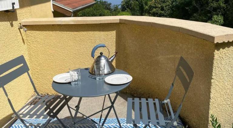 Holiday apartment with terrace, private pool & barbecue — photo 4