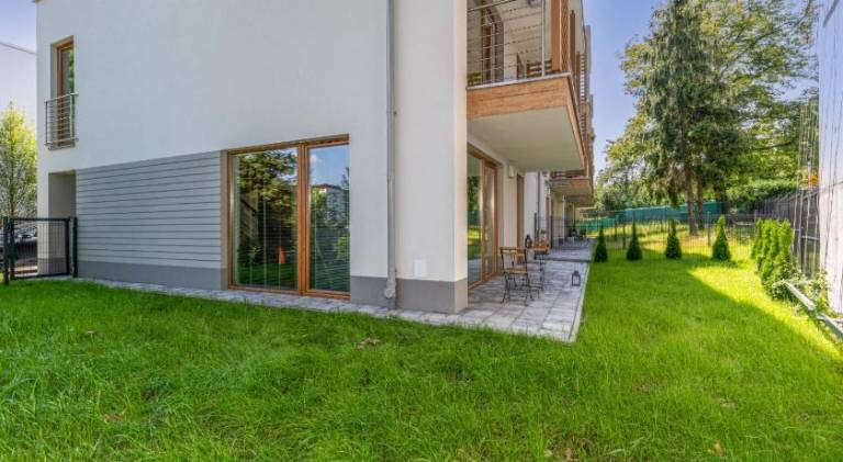 Prestigious Residence with Garden, Garage, and Elegant Rooms — photo 4