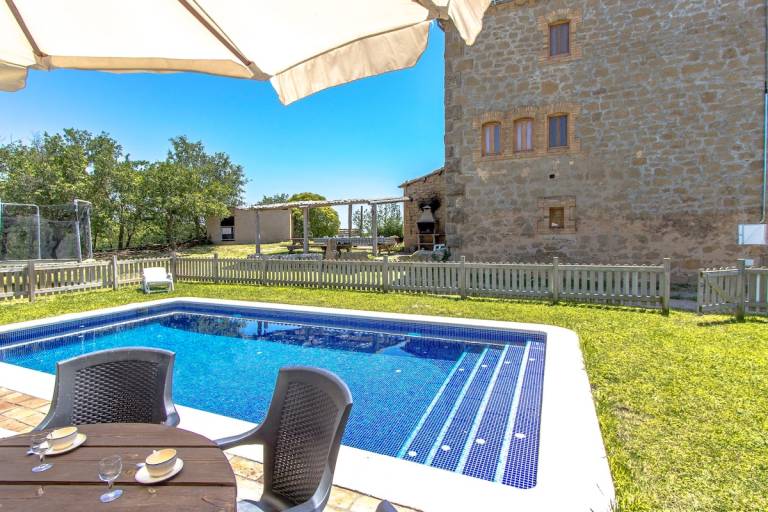 Villa with yard, private pool & grill — photo 3