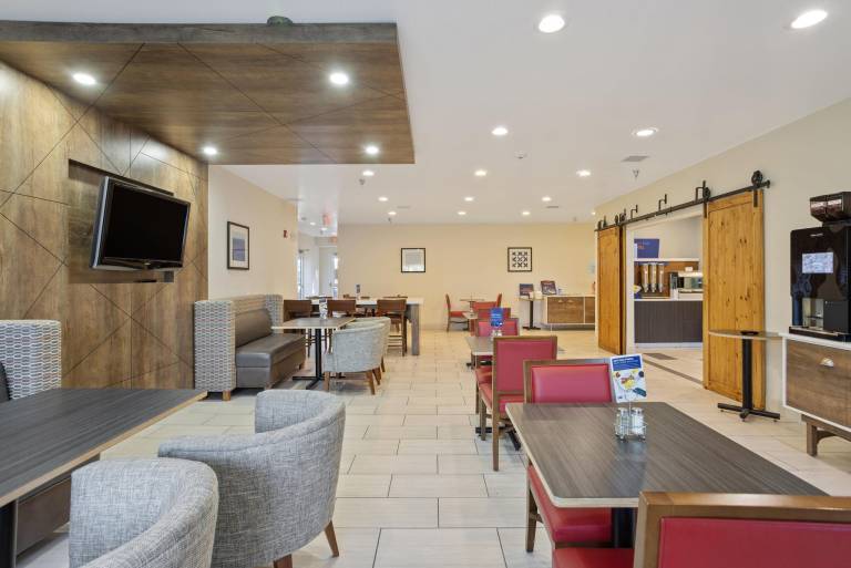 Holiday Inn Express Hotel & Suites Torrington By IHG — photo 3