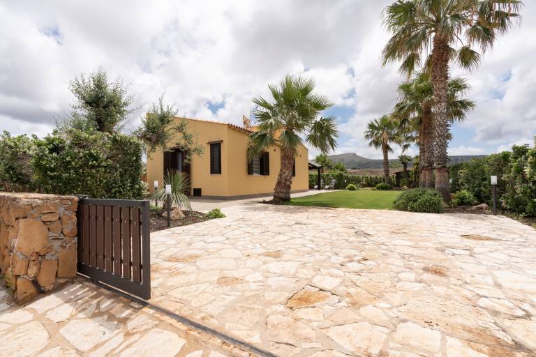 Villa "Summer Spritz" near the beach with Mountain View, Wi-Fi in Custonaci