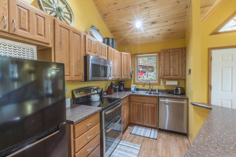 Creekside Hidden Gem Close to Downtown Ouray Two Decks STR2025-028 — photo 4