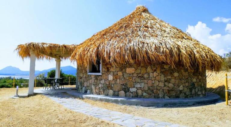 House with BBQ, patio & yard | Good for workation | Dogs allowed in Muravera