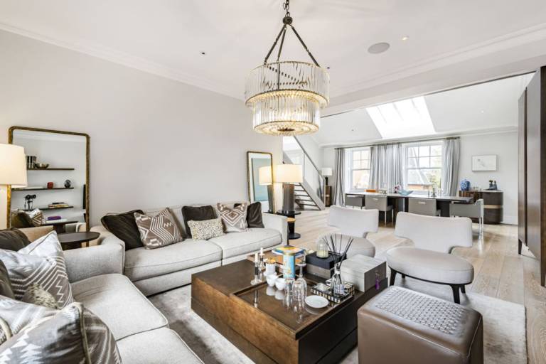 Ultra-Lux £8M Chelsea Penthouse Huge Terrace in London, KY