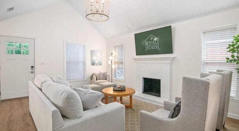 Ample vacation home with jacuzzi | Pets are welcome — photo 2