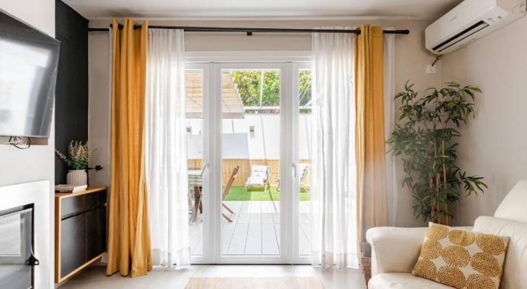 Fully equipped spacious vacation home with private pool, hot tub & garden | Good for workation | Pets allowed in Seville