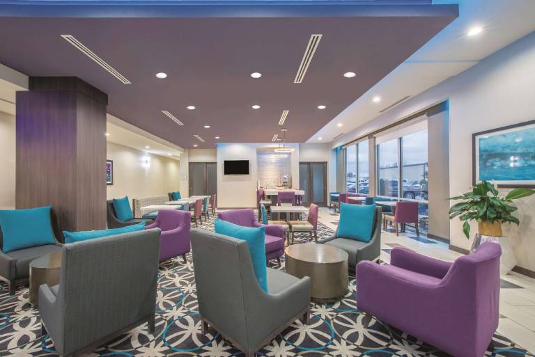 La Quinta Inn & Suites by Wyndham Enid — photo 2