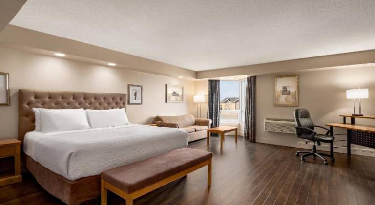 Royal Hotel West Edmonton, Trademark Collection by Wyndham — photo 2
