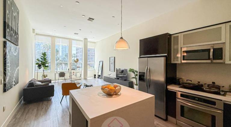 Sleek 1BR Loft in Luxury High-Rise - 103 - GL — photo 3