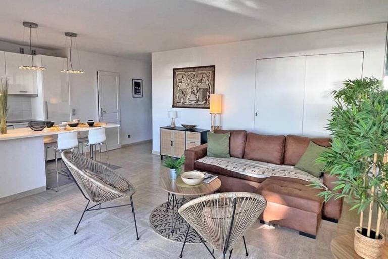 Apartment with terrace — photo 3