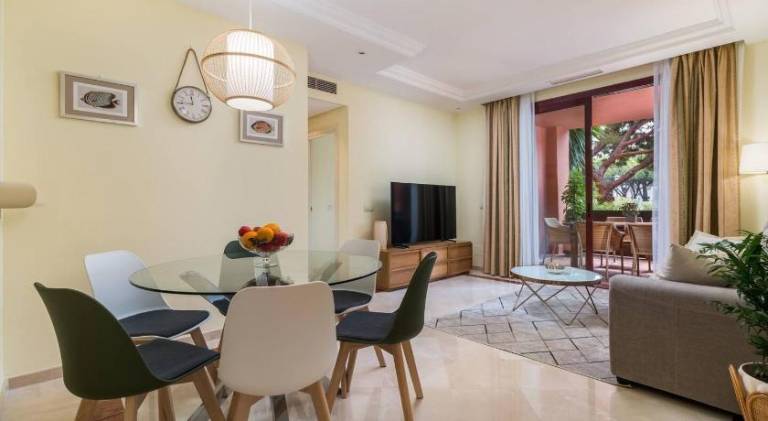 Beachfront, 3Pools, King Bed, Free GymParking — photo 2