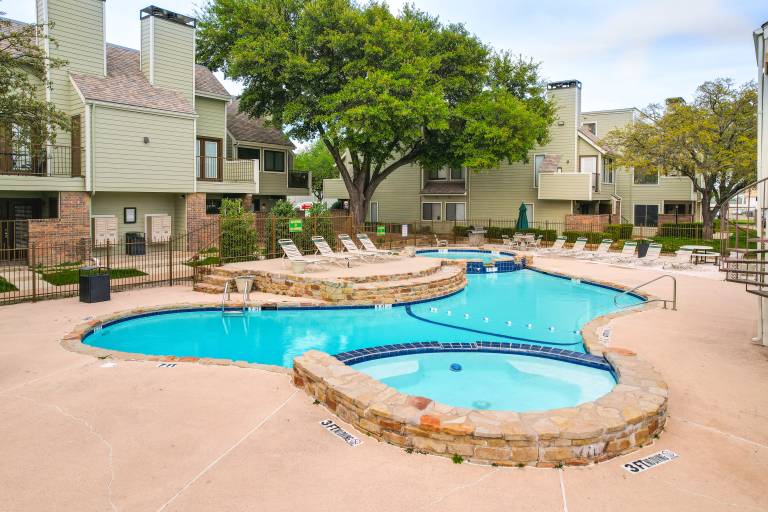 Fort Worth Condo w Pool Access 3 Mi to Downtown