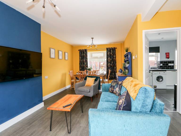 Cottage with yard | Beach view — photo 5