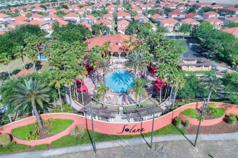 Family-oriented vacation home with private pool | Golf view | Pets allowed — photo 3