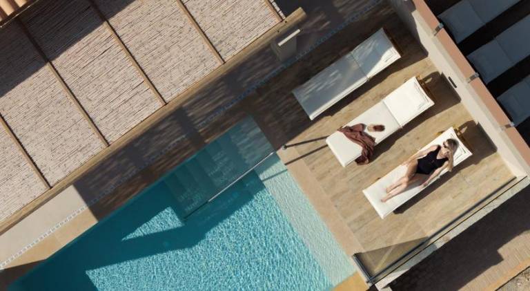 House with patio, private pool & grill | Perfect for remote work in Heraklion