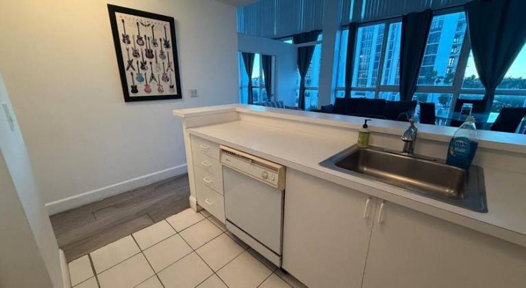 B12 Waterfront 2BR on Collins Bay Views & Sunset — photo 5