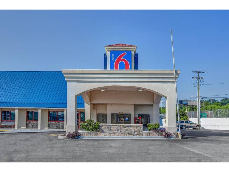 Motel 6 Calhoun, GA — photo 5