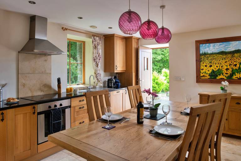Cottage with garden, jacuzzi & patio — photo 4