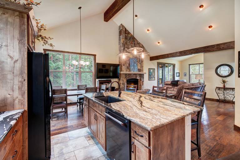 NEW Riffel's River Retreat- Elegant, Dog-Friendly, Mobility-Friendly! — photo 3