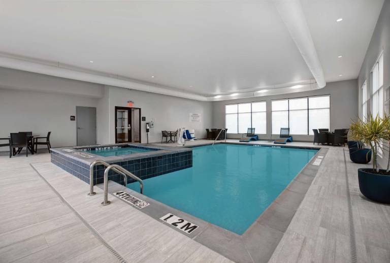Hampton Inn & Suites by Hilton Farmers Branch Dallas — photo 2