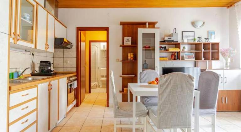 Holiday apartment with patio — photo 3
