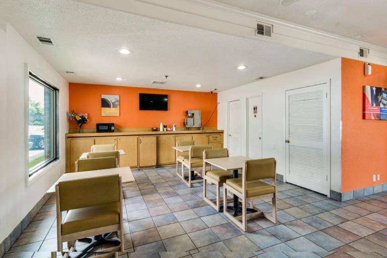 Motel 6 Waukegan, IL — photo 3