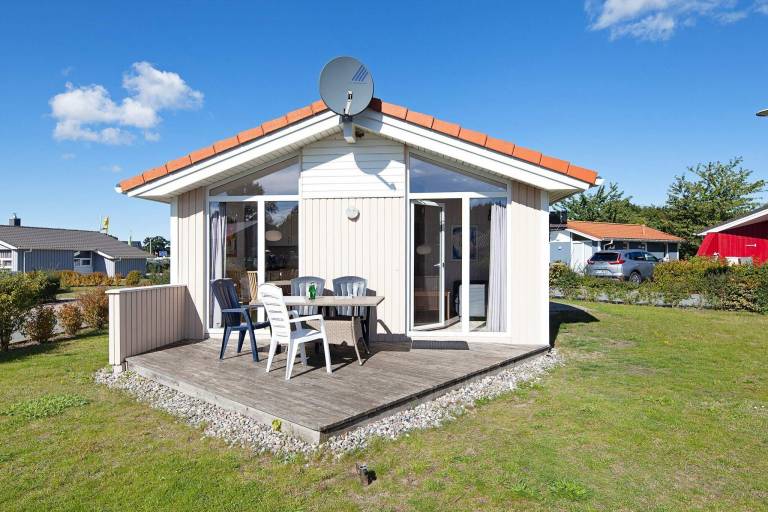 House with terrace & yard in Groemitz