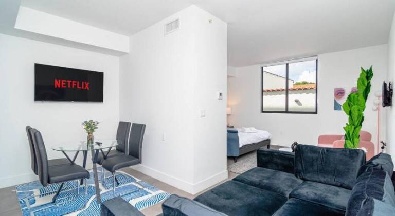 Beautiful 1BR in Little Havana Close with King Bed Near Brickell & Marlins Park — photo 3