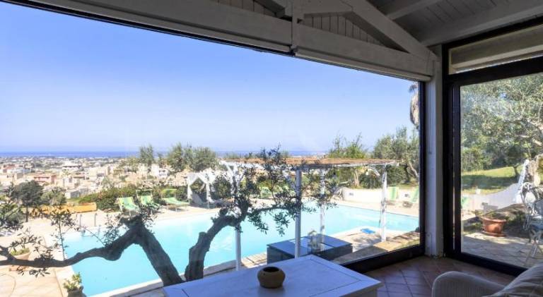 Holiday apartment with garden, barbeque & private pool — photo 2