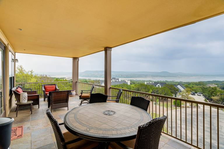 Jonestown Condo on Lake Travis w 2 Balconies