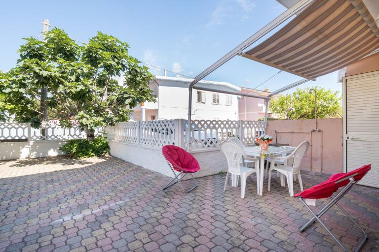 House with terrace & grill | City view — photo 2