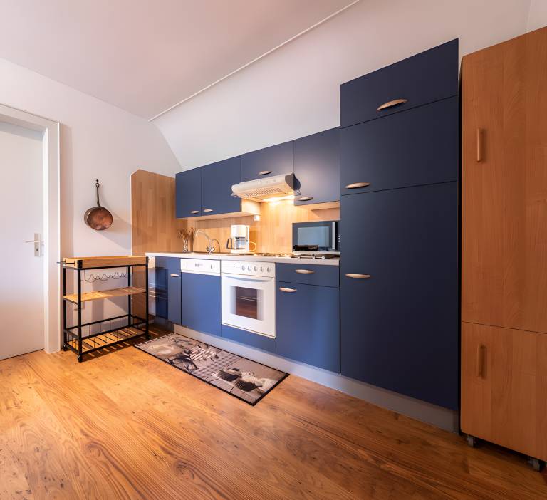 Apartment with BBQ & garden | Garden view — photo 2