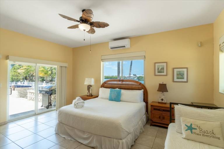 Blue Marlin House Waterfront Pool Home, Steps from the Beach, Hot Tub, 210' Dock — photo 5