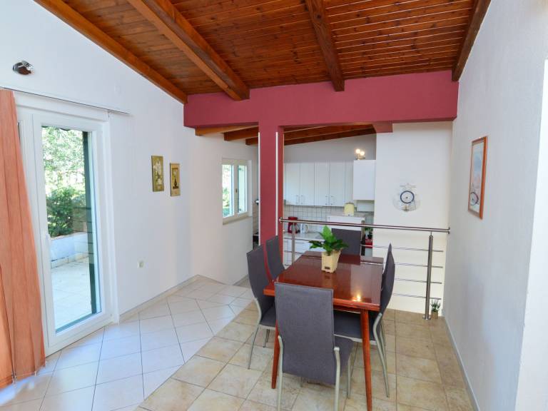 Fully equipped wonderful vacation home with pool, terrace & yard | Pets allowed — photo 5