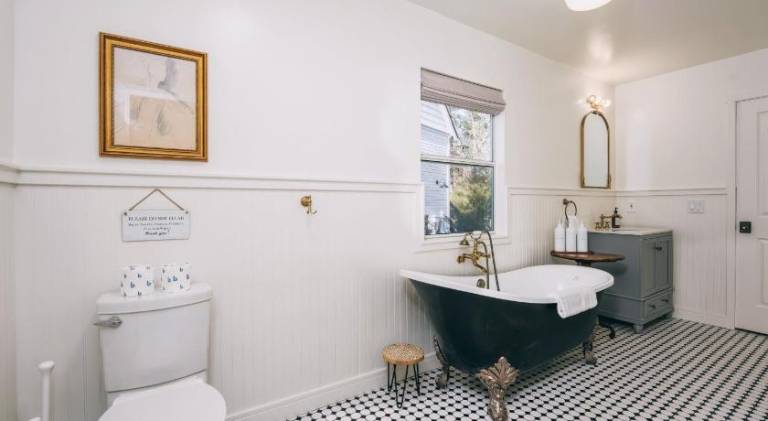Nice vacation home with hot tub | Pets allowed — photo 2
