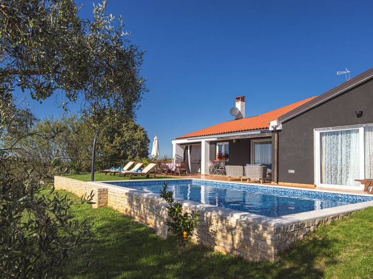 Fully equipped vacation home with terrace, barbecue & jacuzzi | Sea view | Pets allowed — photo 4