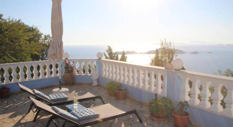 Fully equipped beautiful villa with BBQ, terrace & yard | Next to the beach | Dogs allowed in Corfu