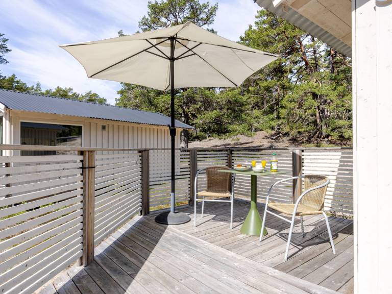 Vacation home with barbecue, yard & patio | Beach nearby | Pet-friendly — photo 2
