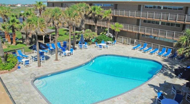 On the Beach Beachfront Condo Direct View & Access to Beach Heated Pool Island House Condominiums Un — photo 2