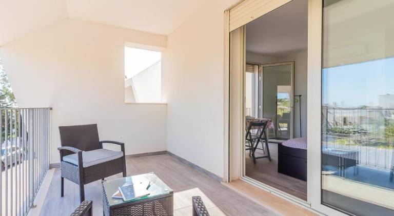 Apartment with terrace — photo 3