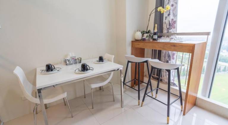 Serviced apartment with garden, patio & pool | Pets are welcome — photo 4