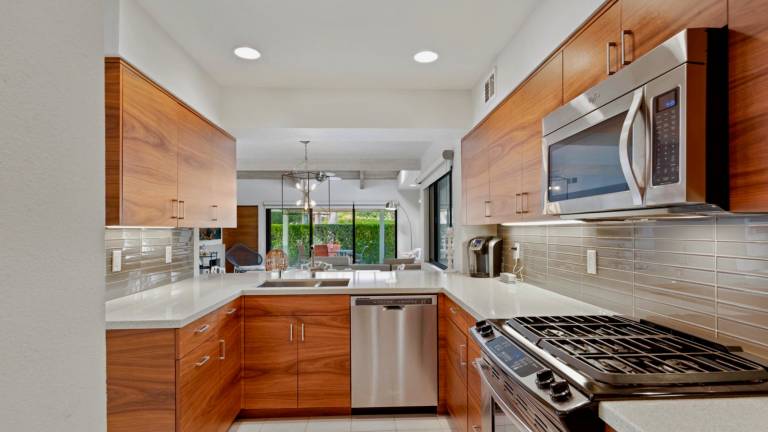 Family-oriented condo with hot tub & heated pool | Good for workation | Pets allowed — photo 5
