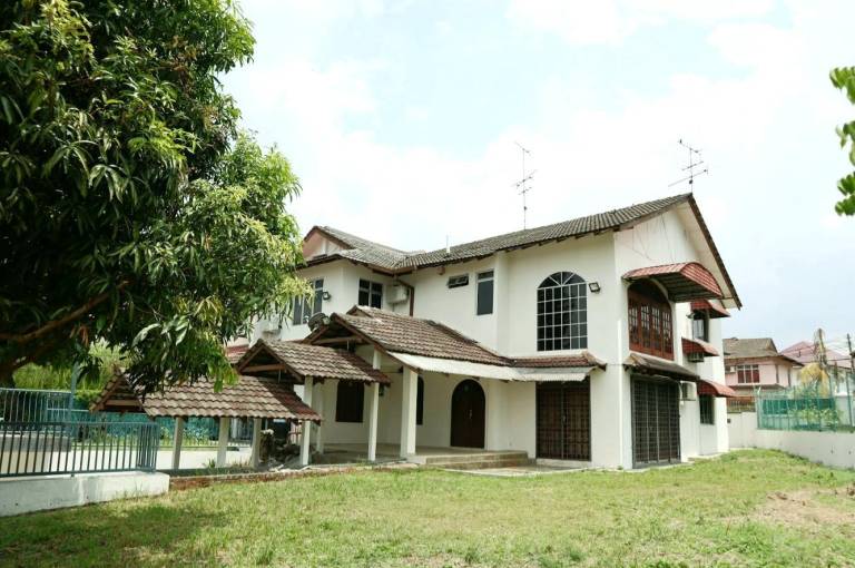 Villa  Taman Bukit Kempas