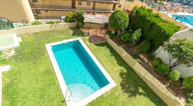 Apartment with pool — photo 5