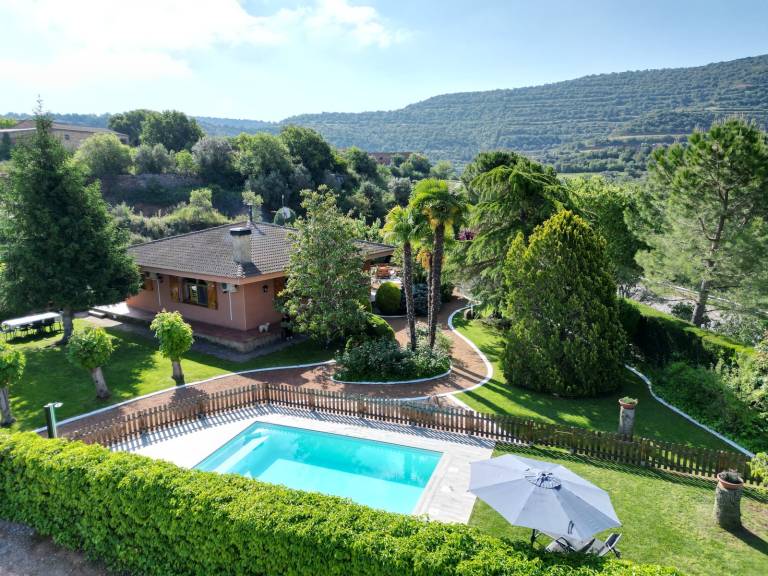 Farm with patio, BBQ & private pool | Pool view — photo 2