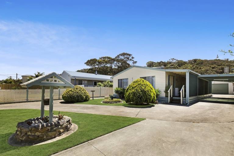 House Lake Tyers Beach