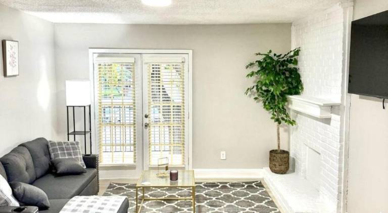 Charming rental apartment with pool | Pets allowed in Addison, TX