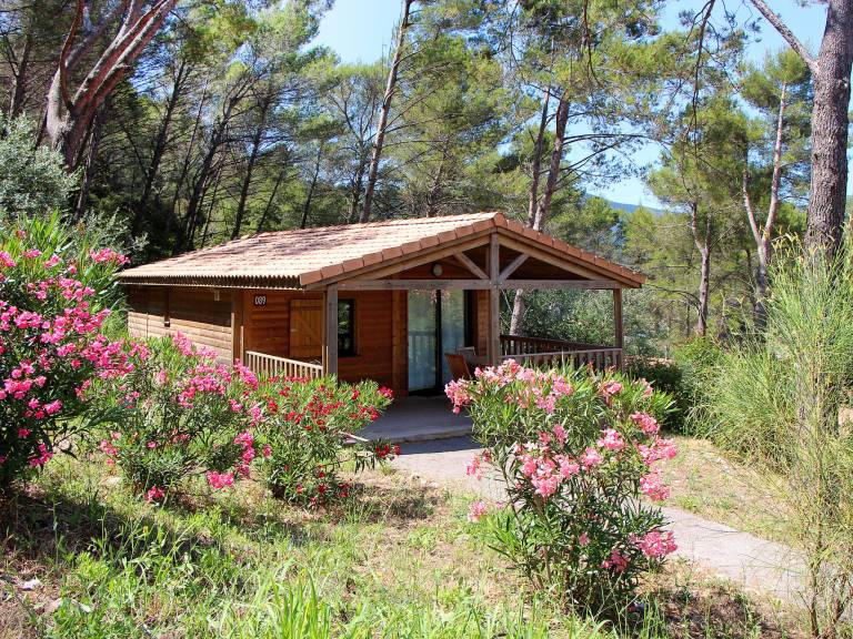 Children-friendly vacation home with patio, pool & yard | Pets allowed — photo 2