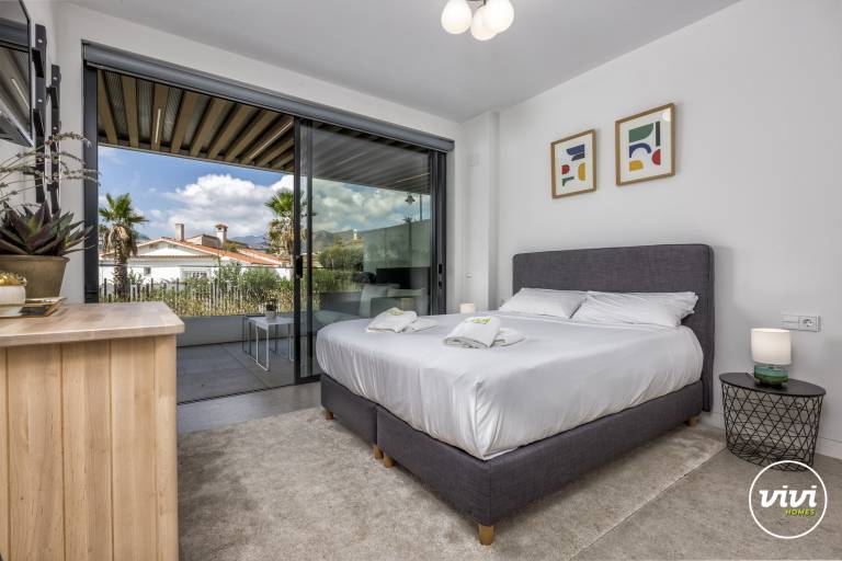 Apartment with terrace, yard & pool | Mountain view — photo 4