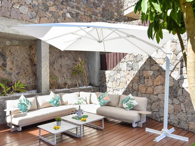 Vacation home with patio, barbeque & private pool | Mountain view — photo 3